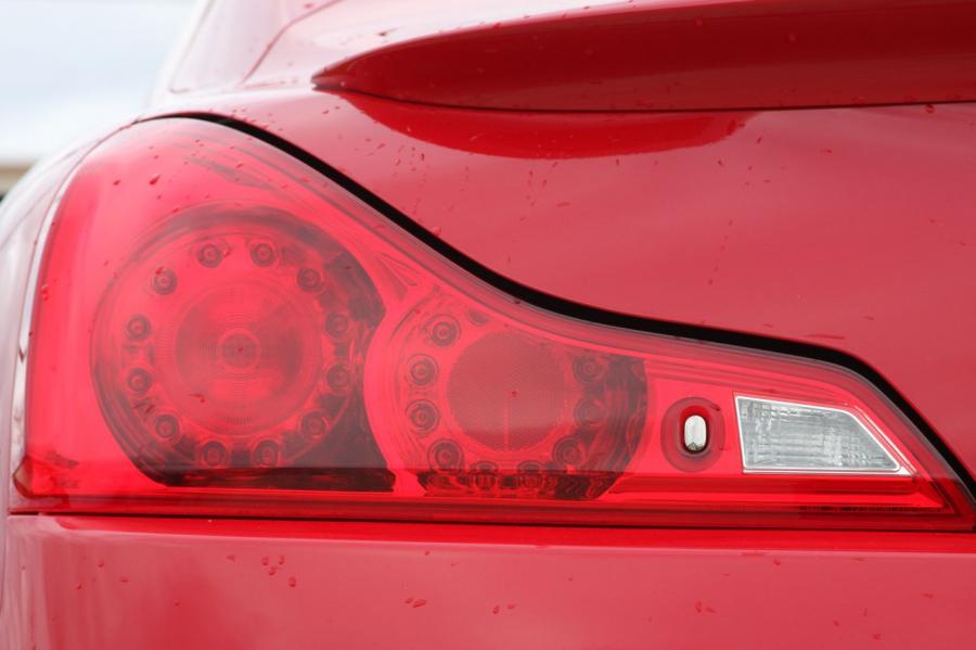  Infiniti G37 Coupe 2009 года  (фото 46 из 51)